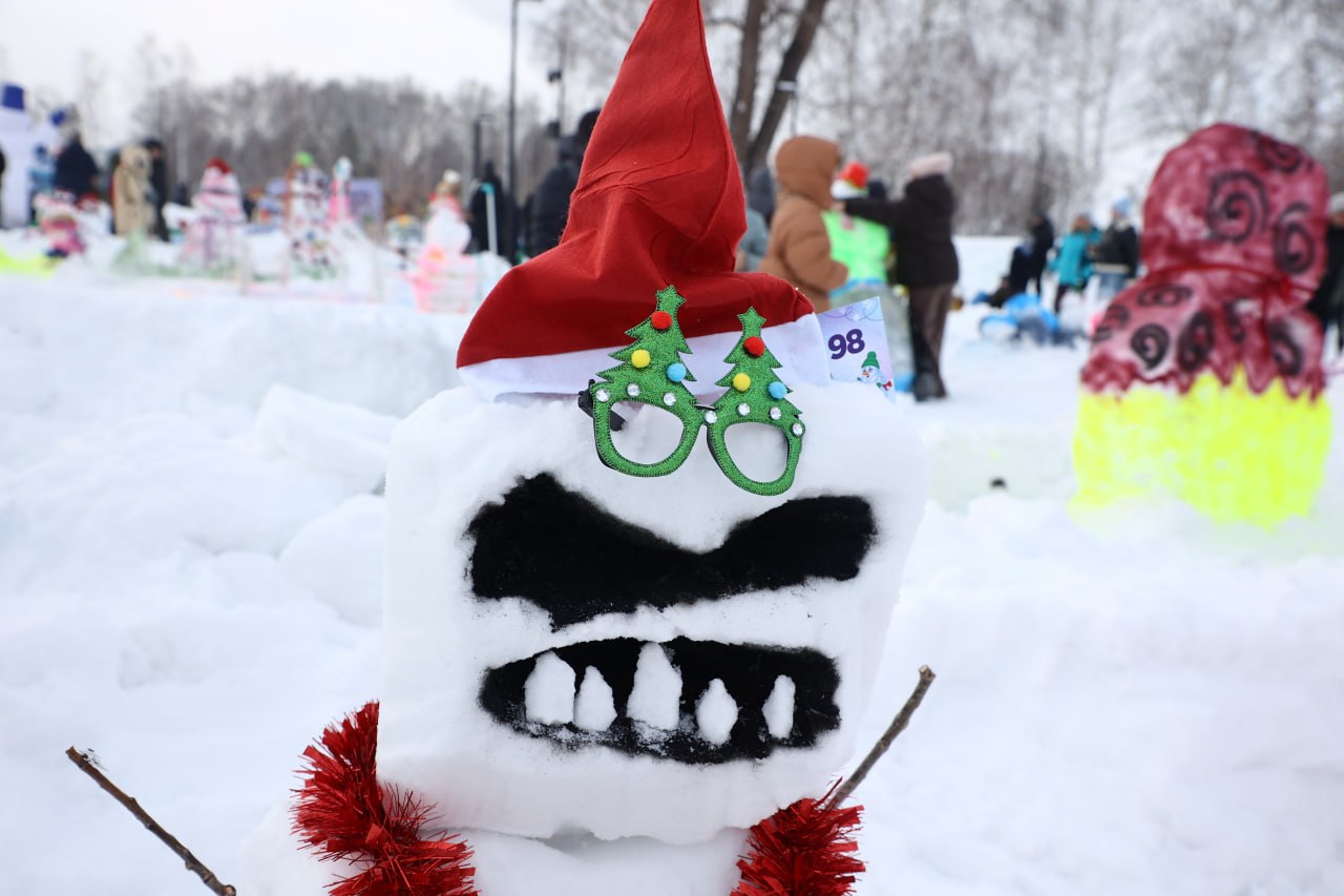 Новосибирцы слепили десятки снежных баб: рассматриваем самые весёлые фигуры Новосибирцы слепили десятки снежных баб: рассматриваем самые весёлые фигуры