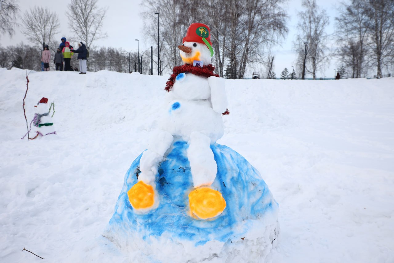 Новосибирцы слепили десятки снежных баб: рассматриваем самые весёлые фигуры Новосибирцы слепили десятки снежных баб: рассматриваем самые весёлые фигуры