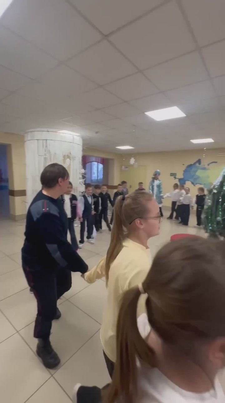 Всероссийская новогодняя акция «Полицейский Дед Мороз»продолжает радовать детей в Новосибирской области