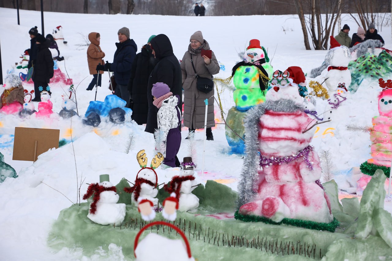 Новосибирцы слепили десятки снежных баб: рассматриваем самые весёлые фигуры Новосибирцы слепили десятки снежных баб: рассматриваем самые весёлые фигуры