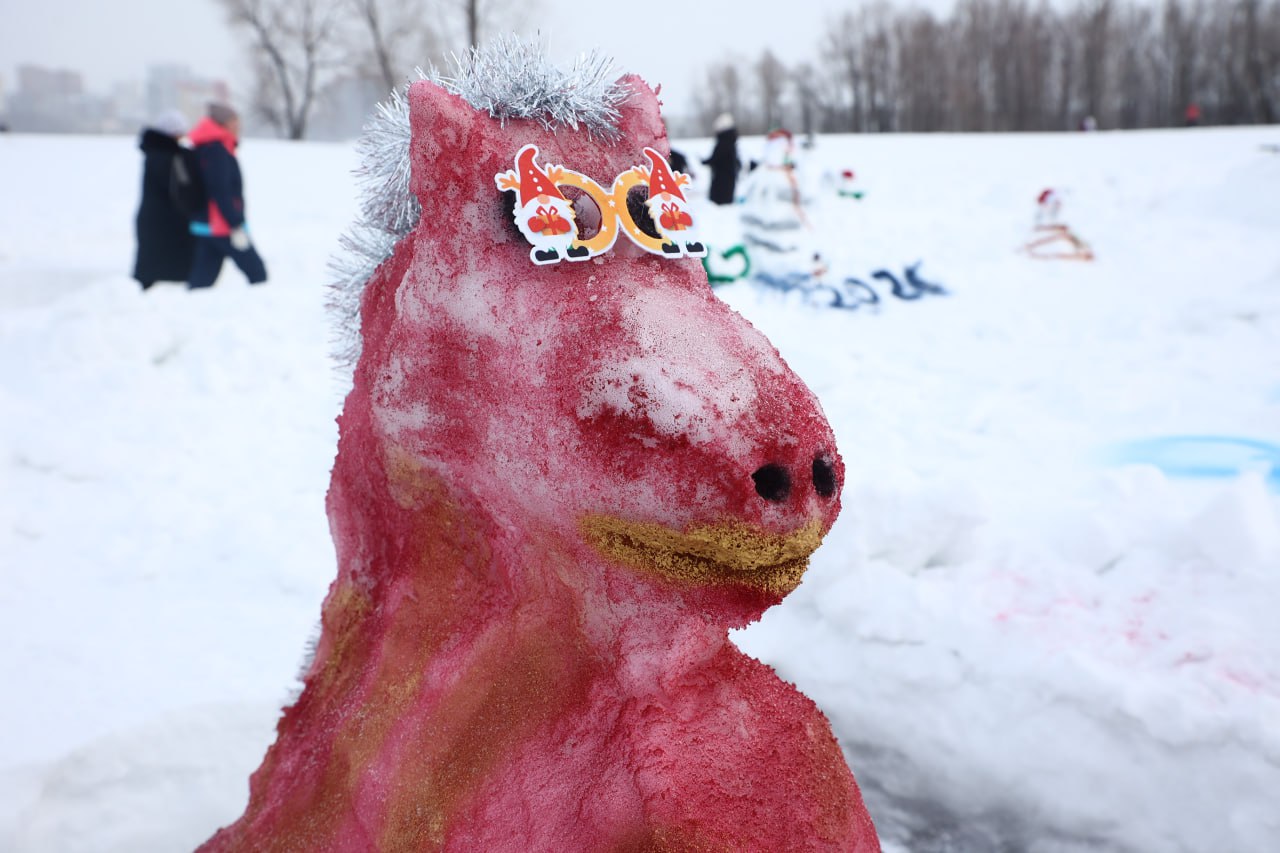 Новосибирцы слепили десятки снежных баб: рассматриваем самые весёлые фигуры Новосибирцы слепили десятки снежных баб: рассматриваем самые весёлые фигуры