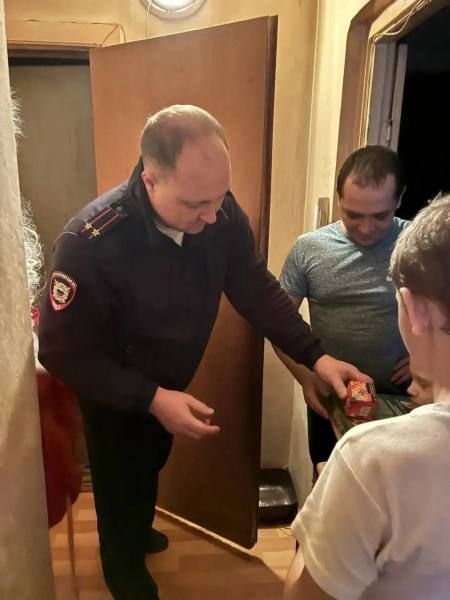 Полицейский Дед Мороз продолжает путешествие по Новосибирской области