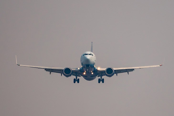 Самолёт S7 пять раз пытался приземлиться в Новосибирске из-за сильного ветра
