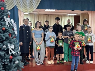 В Новосибирске продолжается акция «Полицейский Дед Мороз»