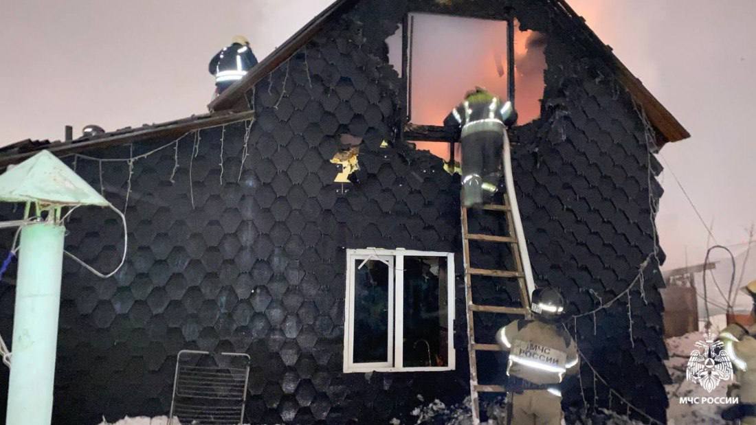 Многодетная семья едва не сгорела в собственном доме из-за гирлянды в Новосибирске