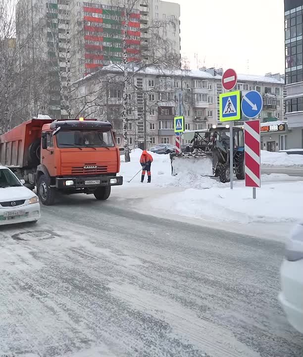 Снегоотвалы заполнены на 80% из-за обильных осадков в Новосибирске