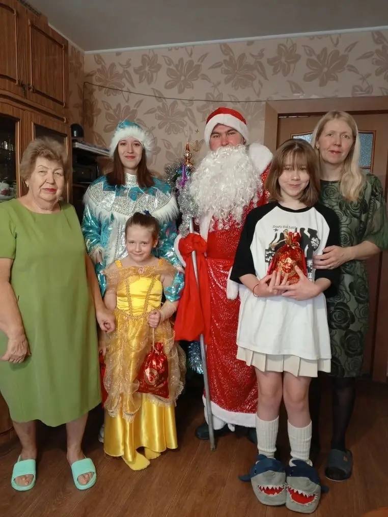 В Новосибирске сотрудники полиции присоединились к Всероссийской акции «Полицейский Дед Мороз» В Новосибирске сотрудники полиции присоединились к Всероссийской акции «Полицейский Дед Мороз»