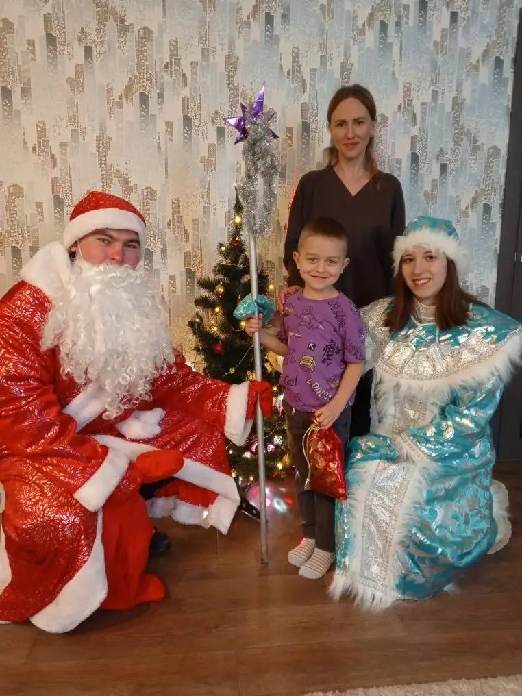 В Новосибирске сотрудники полиции присоединились к Всероссийской акции «Полицейский Дед Мороз» В Новосибирске сотрудники полиции присоединились к Всероссийской акции «Полицейский Дед Мороз»