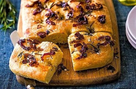 Итальянская фокачча с луком: готовим легко и вкусно