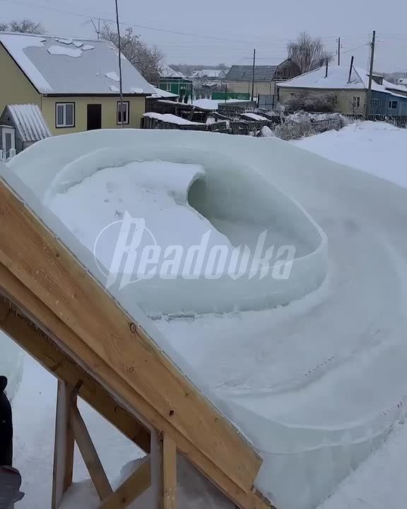 Умелец соорудил турбо-горку в Новосибирской области