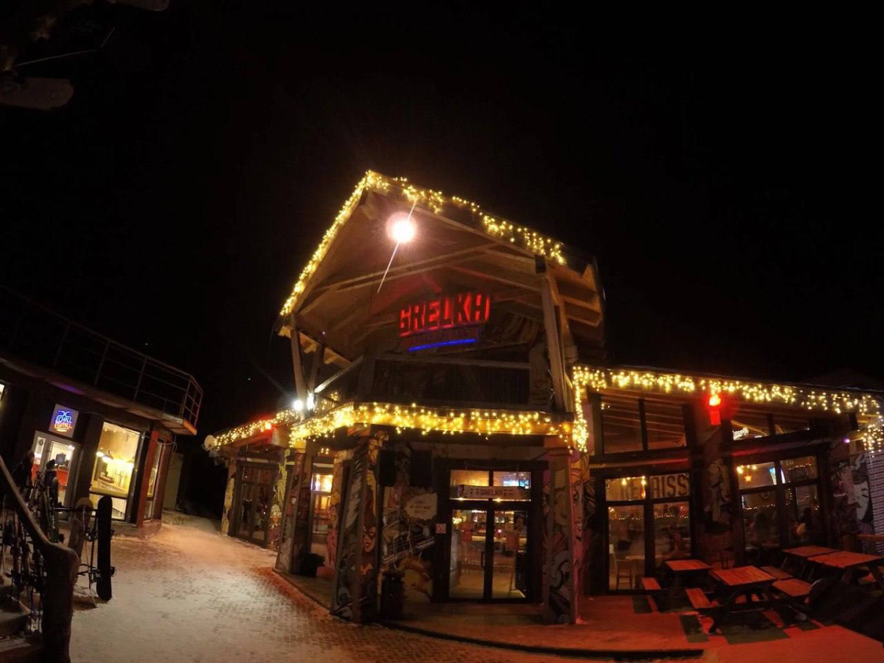 В Шерегеше из-за сообщений о массовых отравлениях закрылся популярный бар