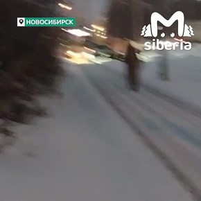 Трамвай протаранил машину на Озёрной в Новосибирске