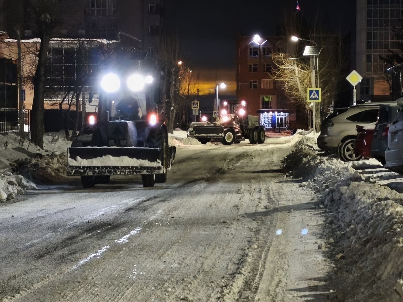 Более 233 тысяч кубометров снега вывезено с улично-дорожной сети с начала этого года Более 233 тысяч кубометров снега вывезено с улично-дорожной сети с начала этого года