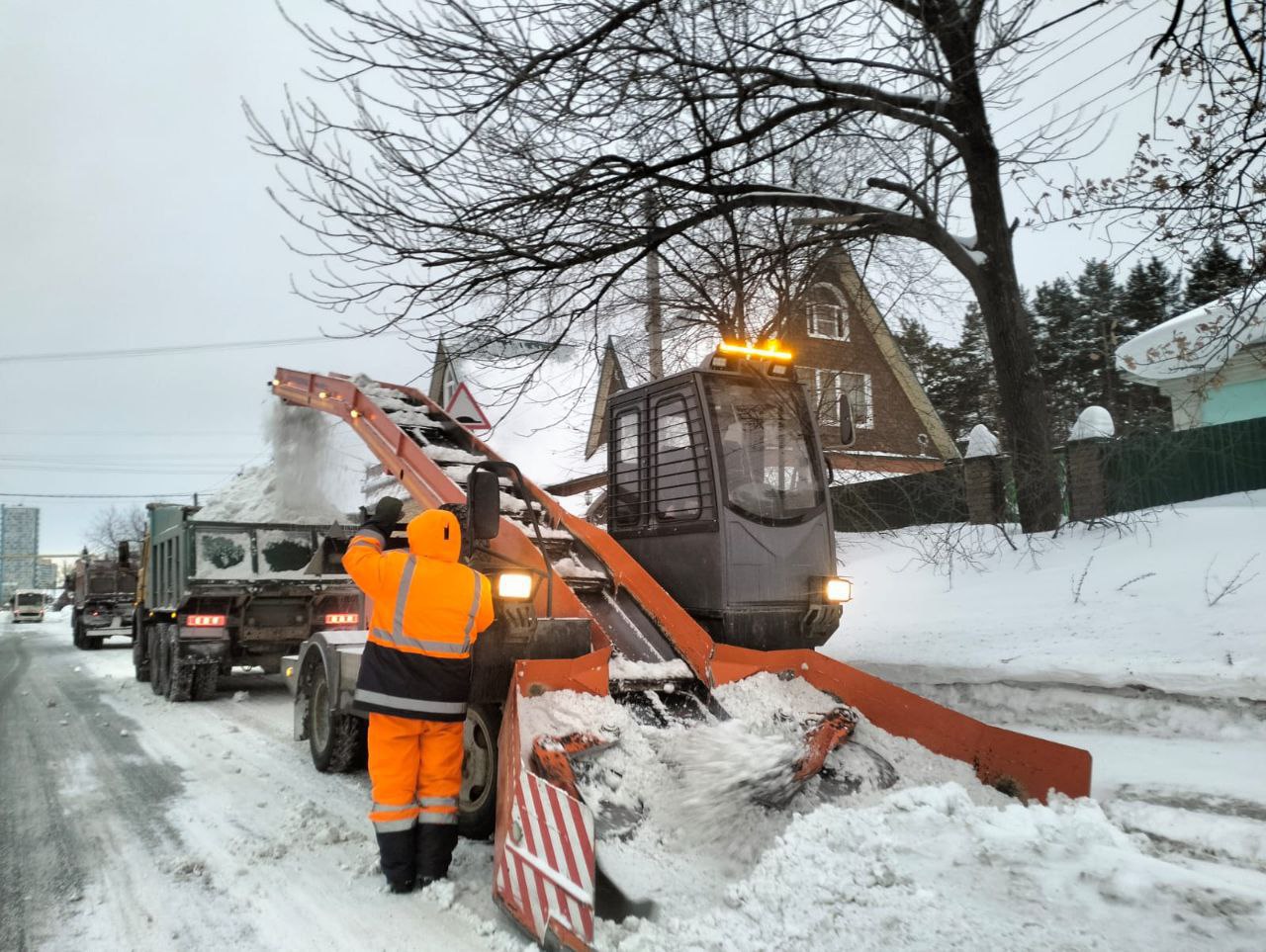 Более 233 тысяч кубометров снега вывезено с улично-дорожной сети с начала этого года