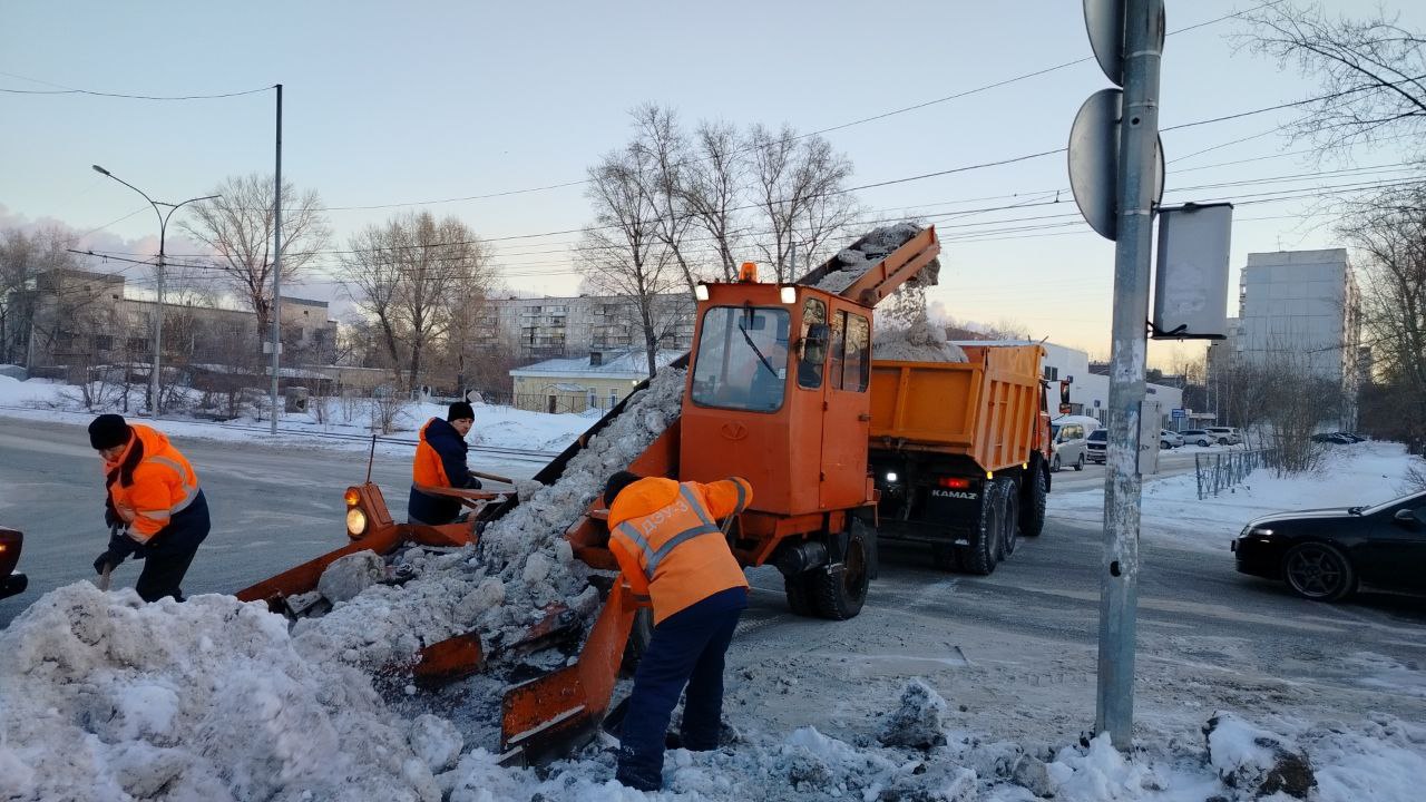 Более 233 тысяч кубометров снега вывезено с улично-дорожной сети с начала этого года Более 233 тысяч кубометров снега вывезено с улично-дорожной сети с начала этого года