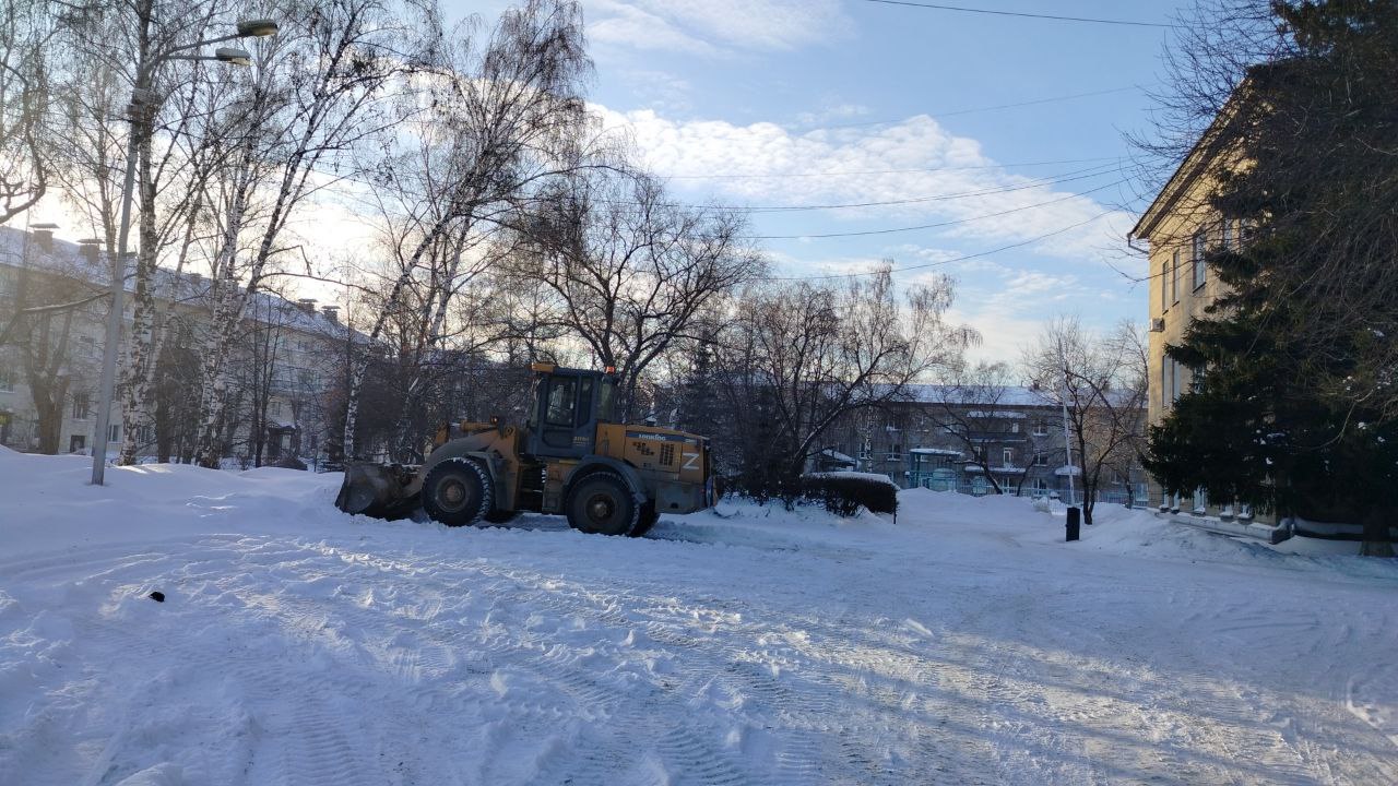 Более 233 тысяч кубометров снега вывезено с улично-дорожной сети с начала этого года Более 233 тысяч кубометров снега вывезено с улично-дорожной сети с начала этого года