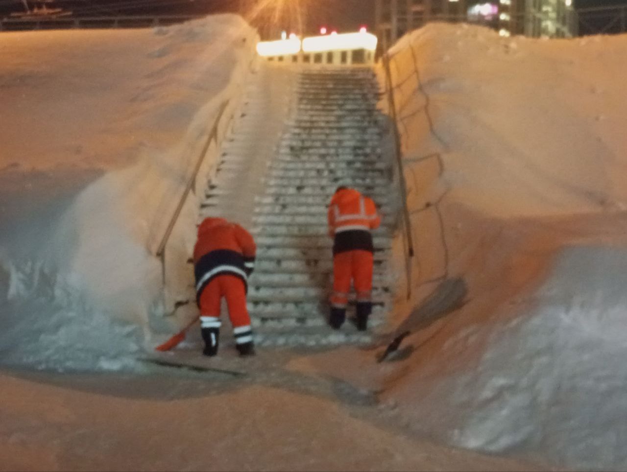 Более 233 тысяч кубометров снега вывезено с улично-дорожной сети с начала этого года Более 233 тысяч кубометров снега вывезено с улично-дорожной сети с начала этого года