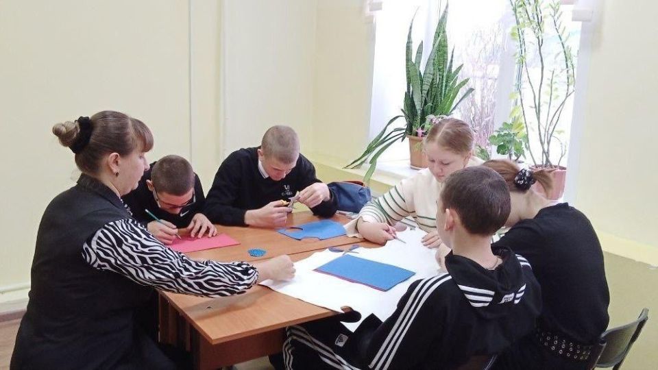 Школьники из Новосибирской области сделали обереги для бойцов