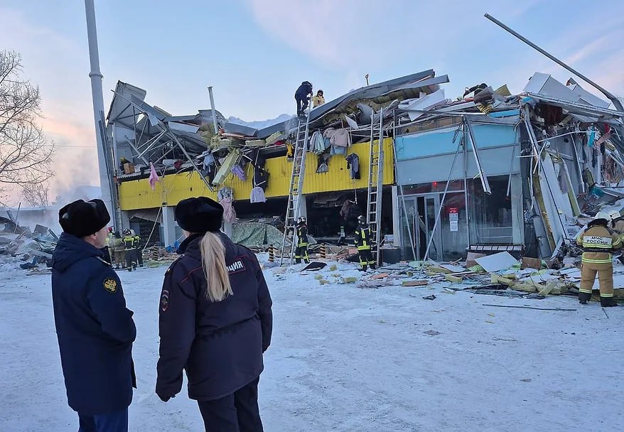 Поздно вечером 21 января завершились пятичасовые аварийно-спасательные работы на месте рухнувшего магазина в Первомайском районе Новосибирска