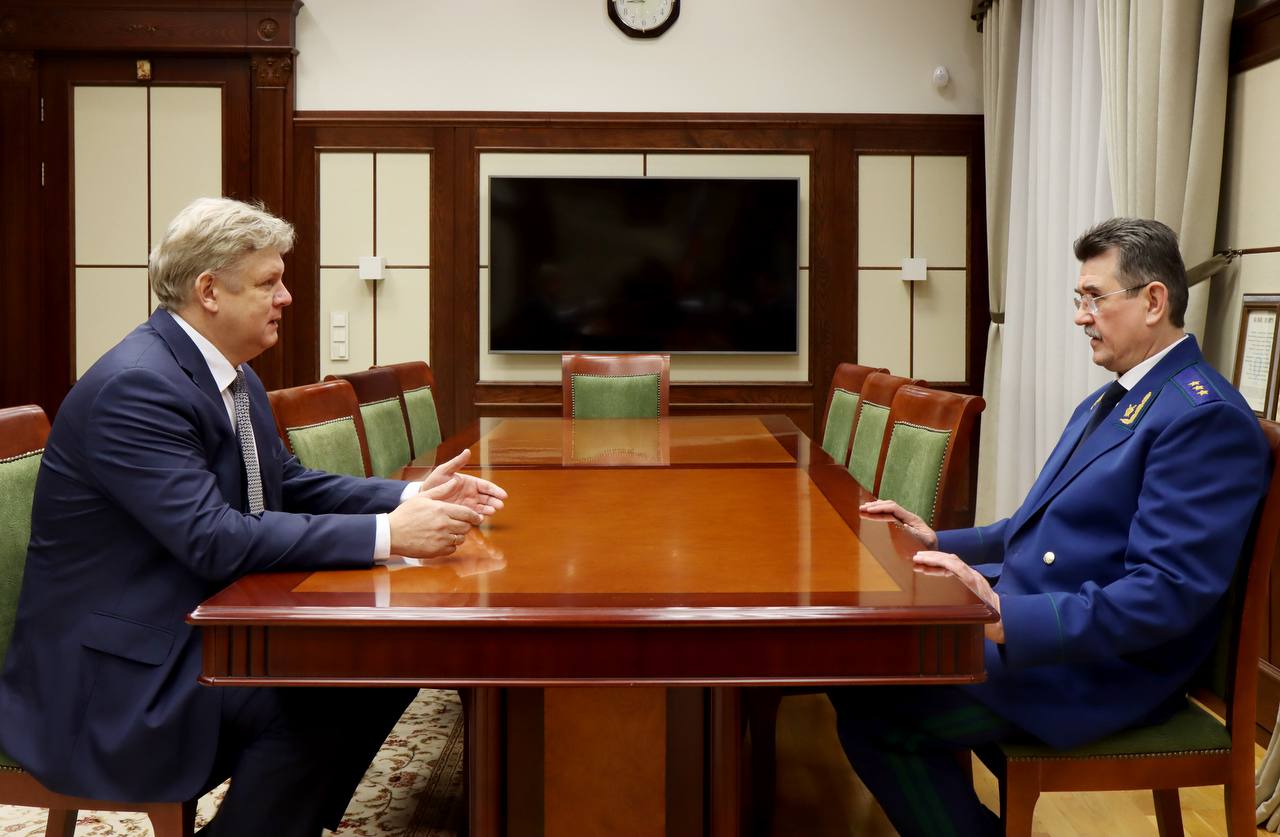 Заместитель Генерального прокурора Российской Федерации Сергей Зайцев провел рабочую встречу с полномочным представителем Президента Российской Федерации в Сибирском федеральном округе Заместитель Генерального прокурора Российской Федерации Сергей Зайцев провел рабочую встречу с полномочным представителем Президента Российской Федерации в Сибирском федеральном округе