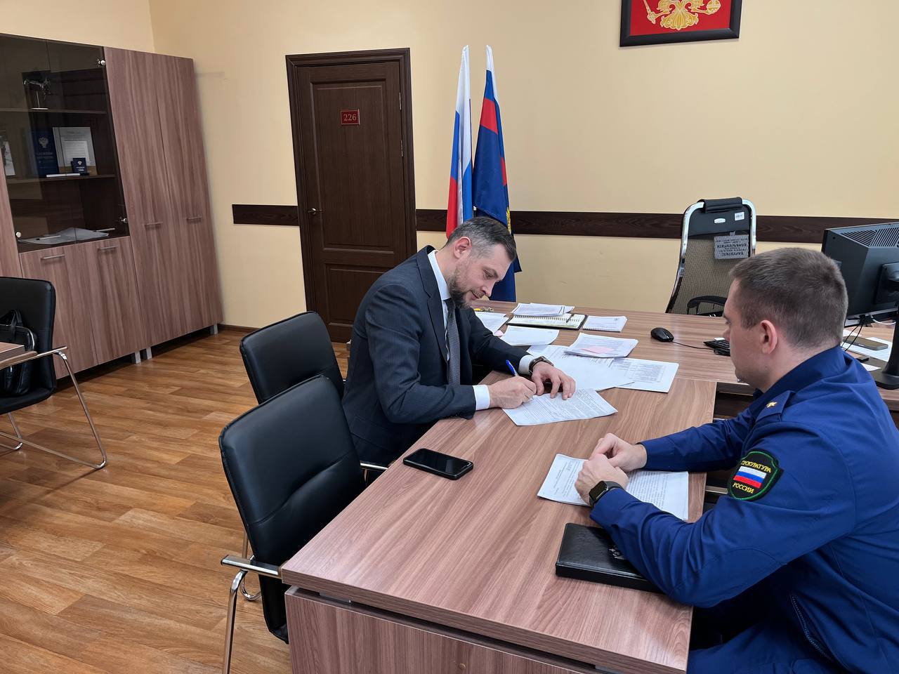 123567 По постановлению прокурора возбуждено дело об административном правонарушении в отношении главы администрации Октябрьского района за ненадлежащее содержание дорог в зимний период 123567 По постановлению прокурора возбуждено дело об административном правонарушении в отношении главы администрации Октябрьского района за ненадлежащее содержание дорог в зимний период