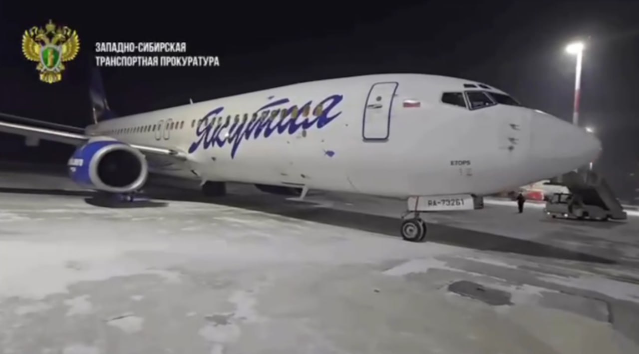 Самолет авиакомпании «Якутия», летевший из Новосибирска в Якутск, совершил посадку в Красноярске, предварительно, из-за обледенения клапана системы наддува воздушного судна