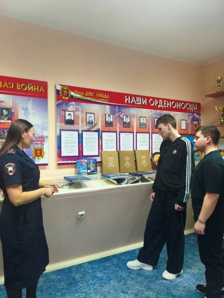 В Новосибирске сотрудники полка ДПС совместно с Общественным советом присоединились к акции «Студенческий десант»