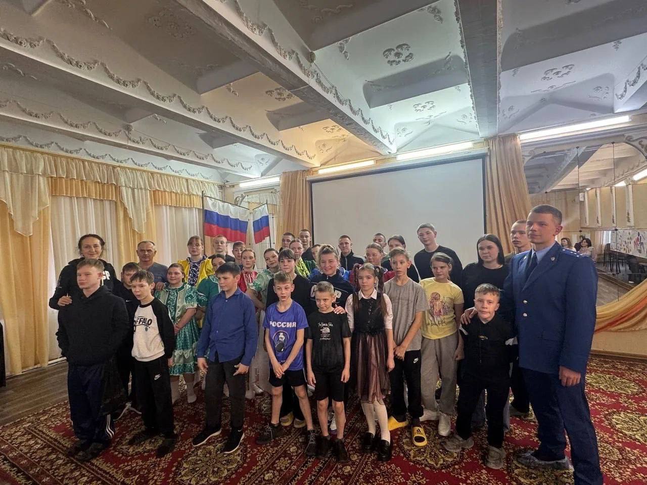 Прокуратурой Черепановского района в рамках спортивно-патриотического воспитания детей организована встреча воспитанников Дорогинского детского дома с олимпийскими чемпионами нашего региона Прокуратурой Черепановского района в рамках спортивно-патриотического воспитания детей организована встреча воспитанников Дорогинского детского дома с олимпийскими чемпионами нашего региона