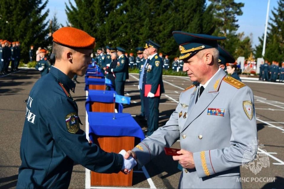 МЧС России поздравляет с Днём студента!