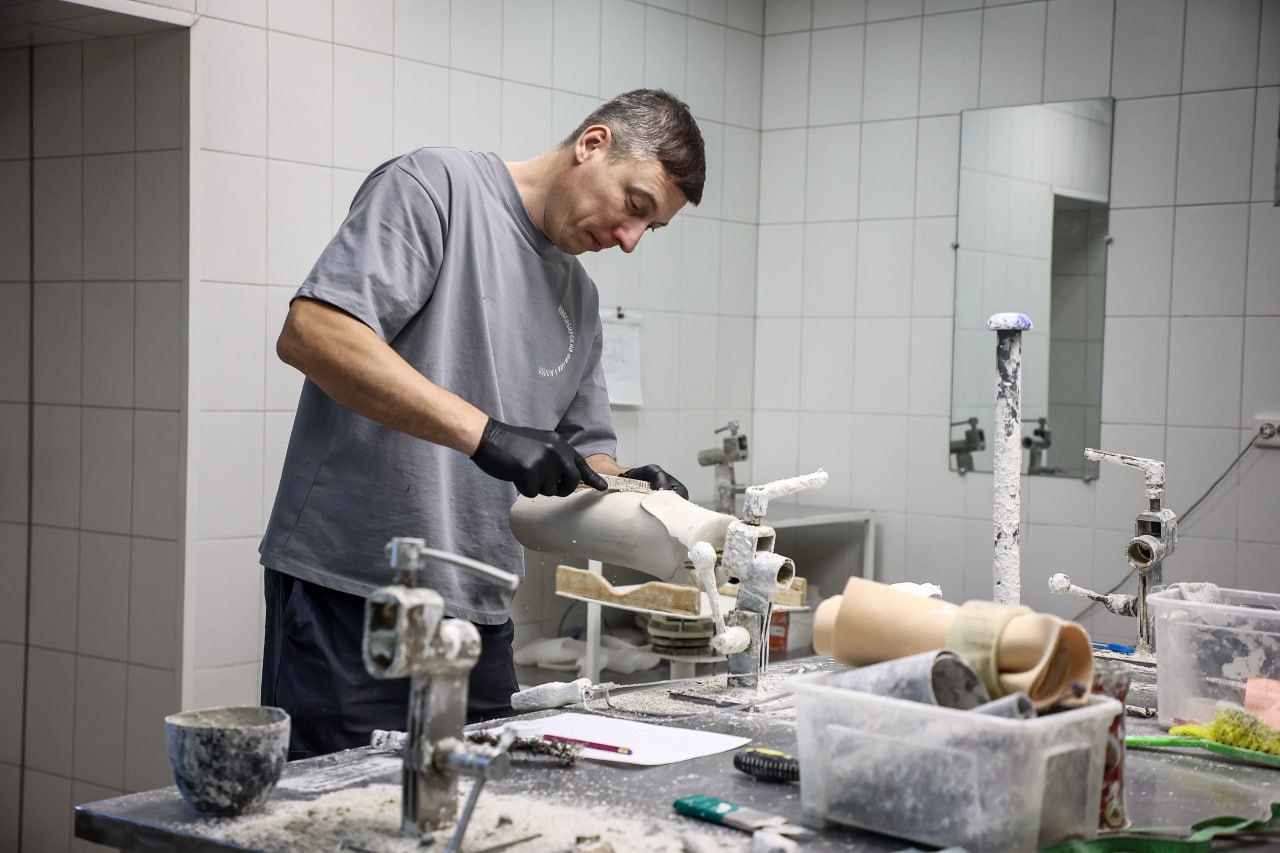 Ставят на ноги: фоторепортаж с производства протезов в Новосибирске Ставят на ноги: фоторепортаж с производства протезов в Новосибирске