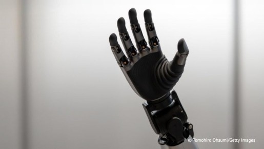 Комплекс управления роботизированной рукой с помощью сигналов от мозга конкретного пользователя разработали в Новосибирске, сообщили ТАСС в НГТУ