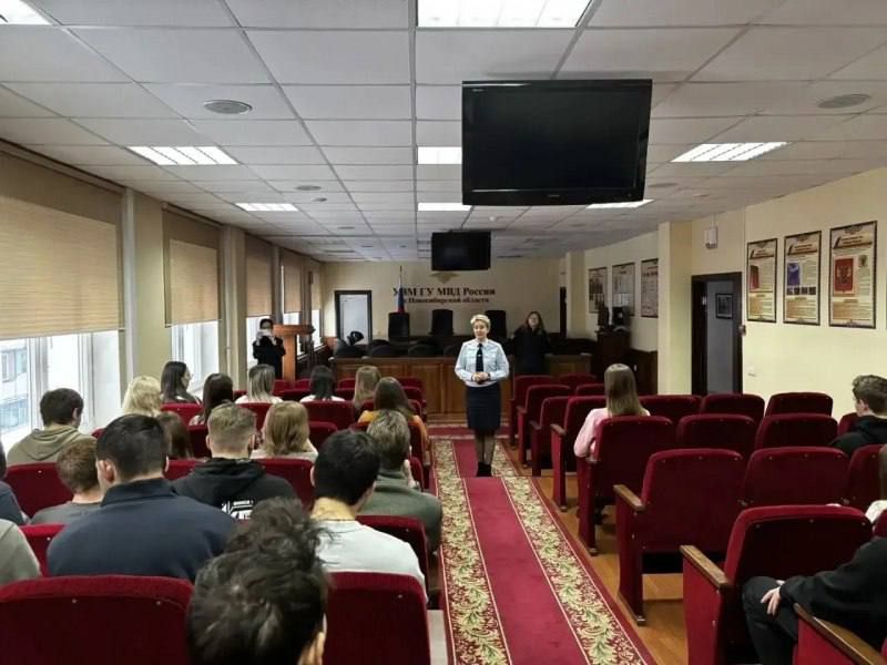 В Новосибирской области сотрудники полиции приняли участие в акции «Студенческий десант»