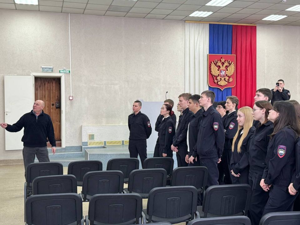 Для студентов 1 курса группы правоохранительной направленности Новосибирского колледжа электроники и вычислительной техники проведено мероприятие под эгидой Всероссийской акции «Студенческий десант»