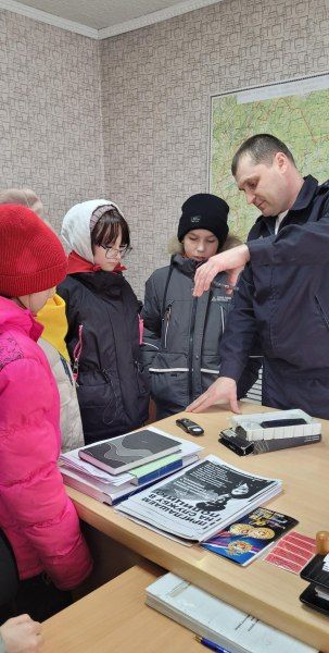 В НОВОСИБИРСКОЙ ОБЛАСТИ ЮНЫЕ ИНСПЕКТОРЫ ДВИЖЕНИЯ ПОБЫВАЛИ НА ЭКСКУРСИИ В ГОСАВТОИНСПЕКЦИИ В Новосибирской области юные инспекторы движения школы № 2 поселка Маслянино совместно с педагогом дополнительного образования...