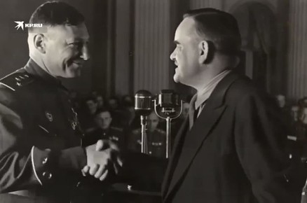 «Михаил Лаврентьев с астронавтом Нилом Армстронгом едят уху»: нейросеть оживила фото исторических событий в Новосибирске