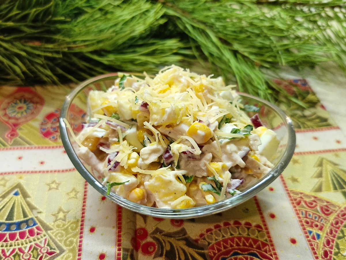 Салат с копченой курицей и ананасами: простой рецепт для праздника