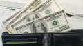 Лучше забыть: россиянам посоветовали, что делать с долларами