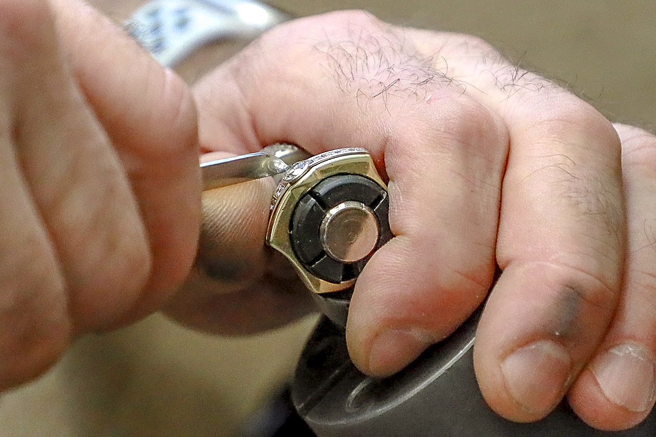 Если жадный — в профессии не задержишься: опытный ювелир о своей работе Если жадный — в профессии не задержишься: опытный ювелир о своей работе