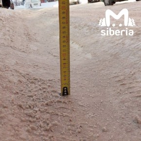 Въезд во двор ни разу за зиму не чистили на Варшавской в Новосибирске