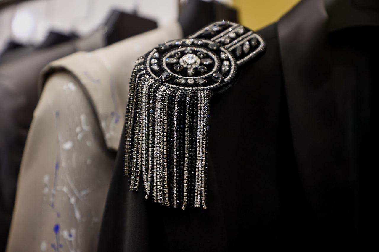 Вторая жизнь пиджака: как дизайнер из Новосибирска делает вещи модными Вторая жизнь пиджака: как дизайнер из Новосибирска делает вещи модными