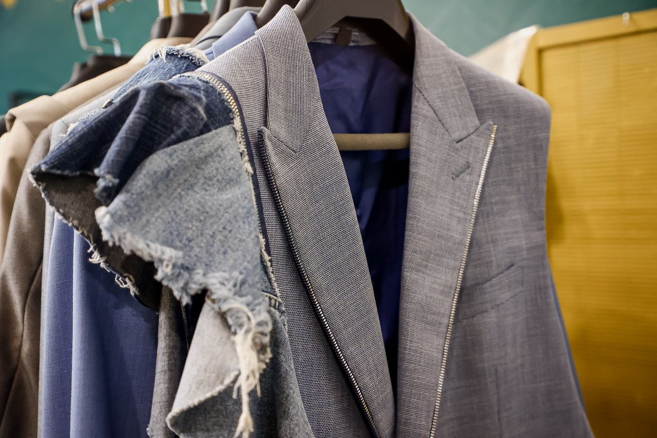 Вторая жизнь пиджака: как дизайнер из Новосибирска делает вещи модными Вторая жизнь пиджака: как дизайнер из Новосибирска делает вещи модными