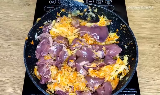 Тушеная капуста с печенью: вкусный и бюджетный ужин для всей семьи