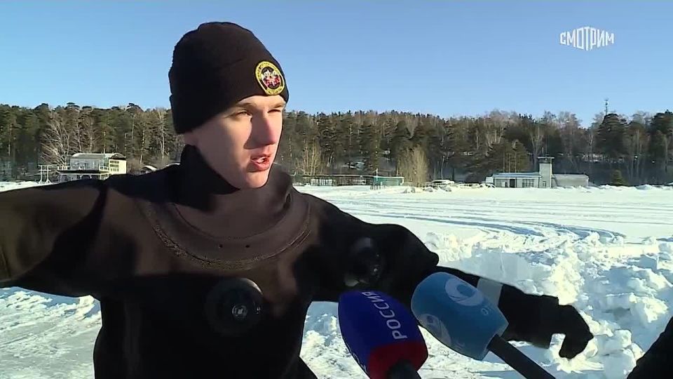 11111МЧС Новосибирска начало тренировки по спасению людей, провалившихся под лед