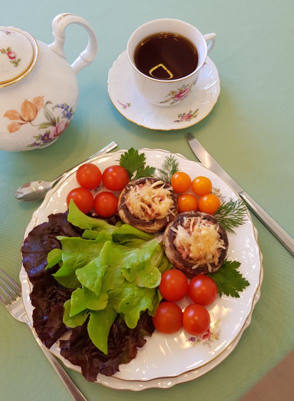 Идеальная закуска к празднику: фаршированные шампиньоны