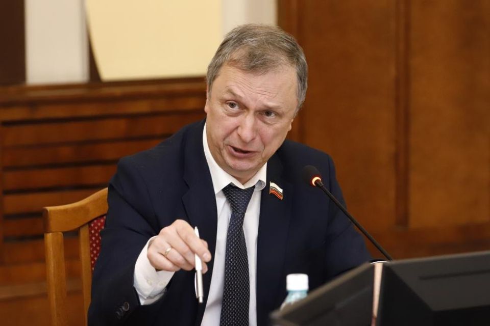 Технический лицей № 176 Карасукского муниципального округа поздравил с 65-летием депутат Законодательного Собрания Новосибирской области Александр Кулинич