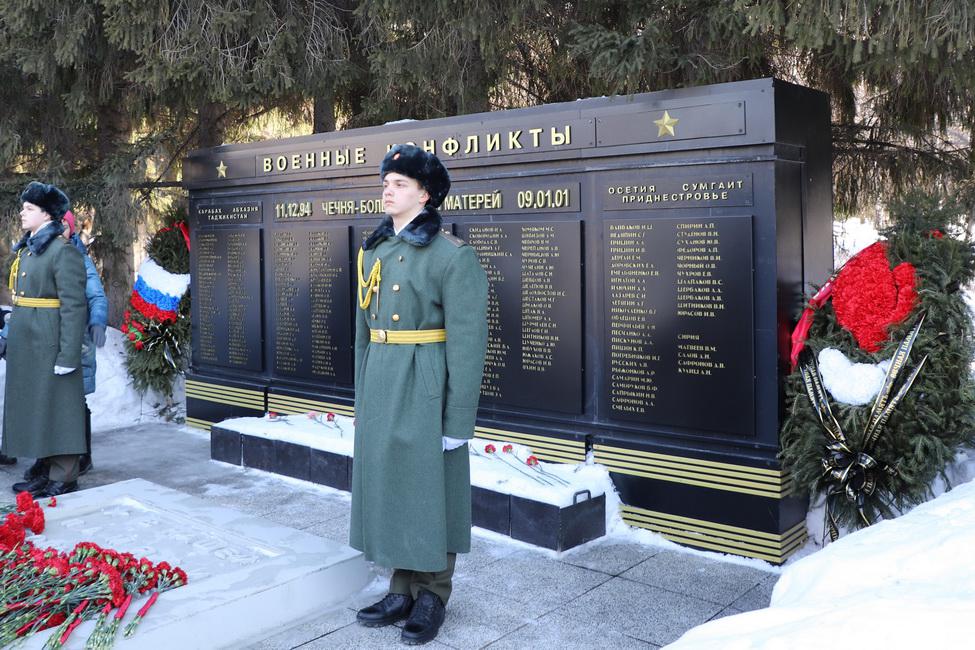 Первый заместитель руководителя следственного управления СК РФ по Новосибирской области принял участие в памятных мероприятиях, приуроченных к Дню памяти о россиянах, исполнявших служебный долг за пределами Отечества Первый заместитель руководителя следственного управления СК РФ по Новосибирской области принял участие в памятных мероприятиях, приуроченных к Дню памяти о россиянах, исполнявших служебный долг за пределами Отечества