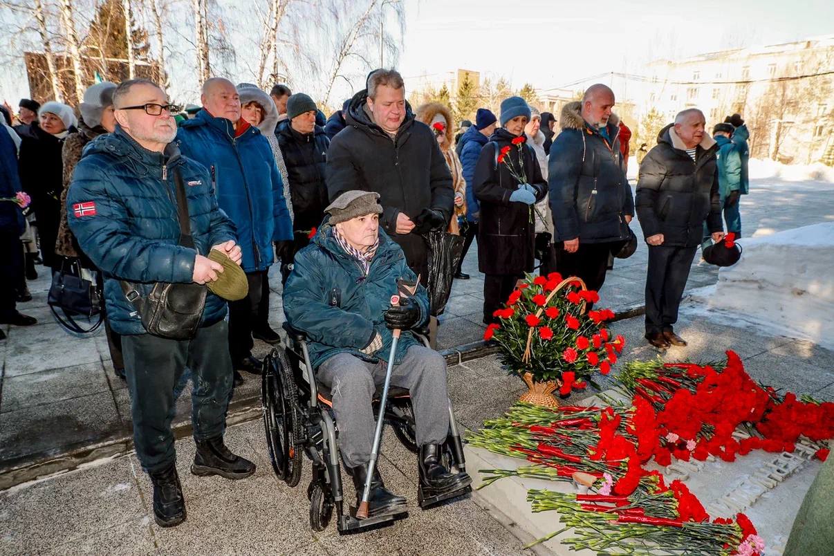 Максим Кудрявцев: Сегодня возложили цветы к Вечному огню на Монументе Славы Максим Кудрявцев: Сегодня возложили цветы к Вечному огню на Монументе Славы