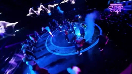 Шура зажёг!. Новосибирский певец Шура (Александр Медведев) произвёл фурор на шоу «Суперстар! Битва сезонов» с песней «Танец на барабане»