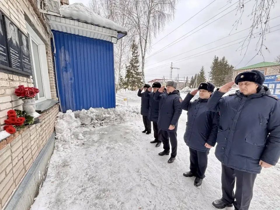 Заместитель начальника ГУ МВД России по Новосибирской области генерал-майор полиции Константин Гаврин посетил Сузунский район В рамках рабочего выезда в Отдел МВД России по Сузунскому району заместитель начальника ГУ МВД...