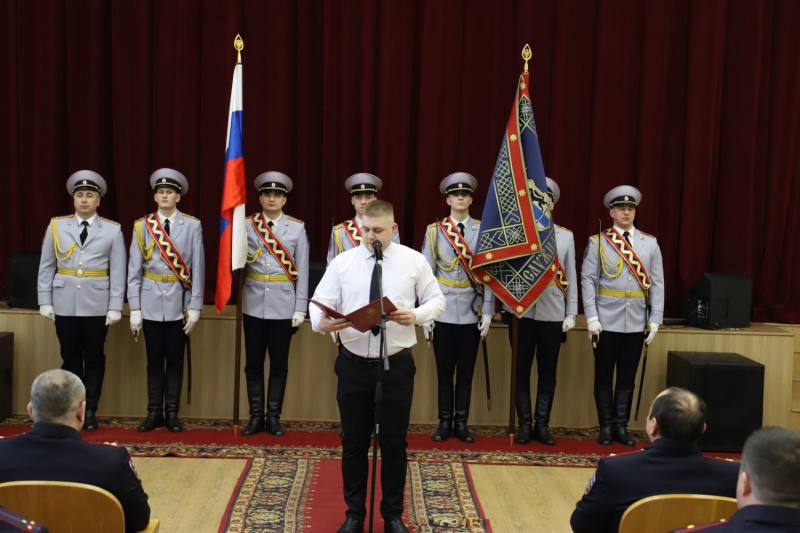 В Центре профессиональной подготовки ГУ МВД России по Новосибирской области состоялось торжественное мероприятие, посвященное Дню Защитника Отечества В Центре профессиональной подготовки ГУ МВД России по Новосибирской области состоялось торжественное мероприятие, посвященное Дню Защитника Отечества